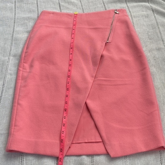 Loft NWT barbiecore pink pencil skirt with zipper embellishment. - Picture 11 of 14